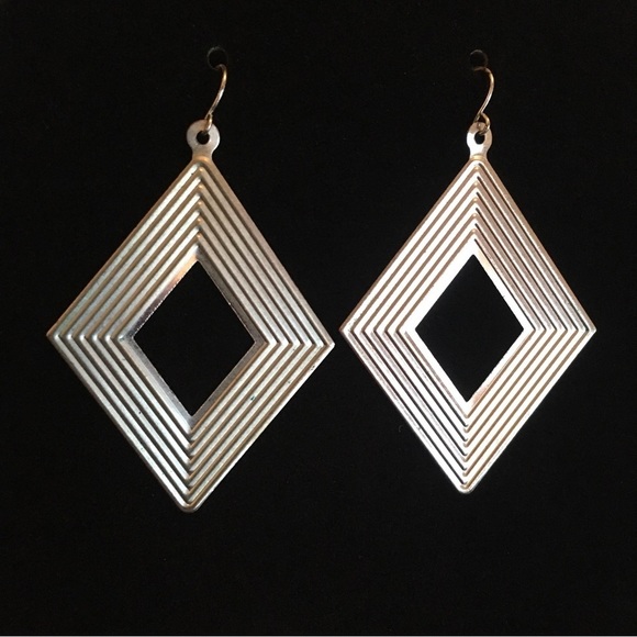 unknown Jewelry - VINTAGE Diamond Shape Hook Dangle Earrings